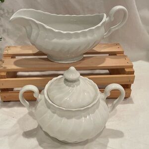 🥳BOGO! Johnson Bros Wavy White Ceramic Creamer Boat & Lidded Sugar Bowl Set.